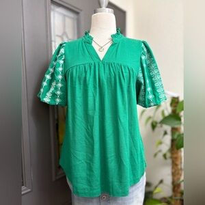 Umgee Green Linen Blouse with White Embroidered Puff Sleeve | Size M